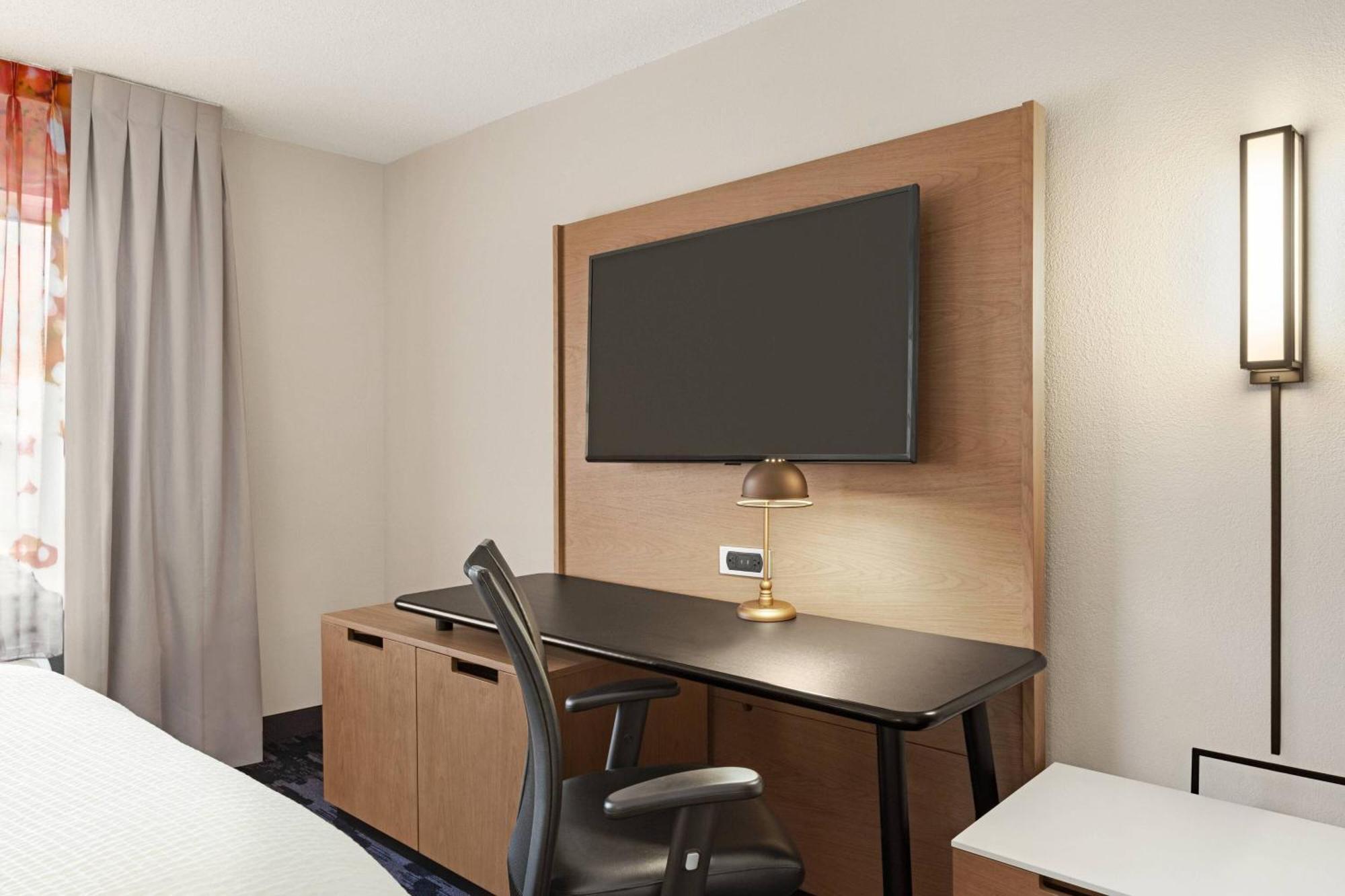 Fairfield Inn By Marriott Warren Niles Экстерьер фото
