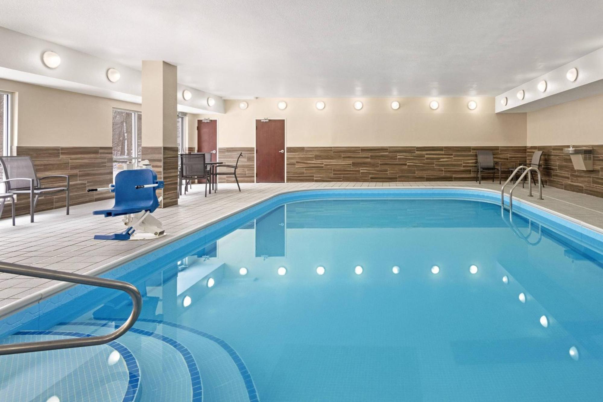 Fairfield Inn By Marriott Warren Niles Экстерьер фото