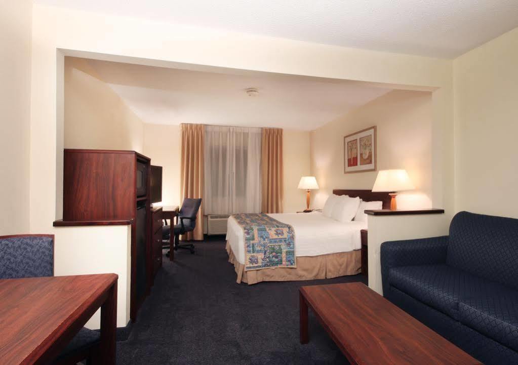Fairfield Inn By Marriott Warren Niles Номер фото