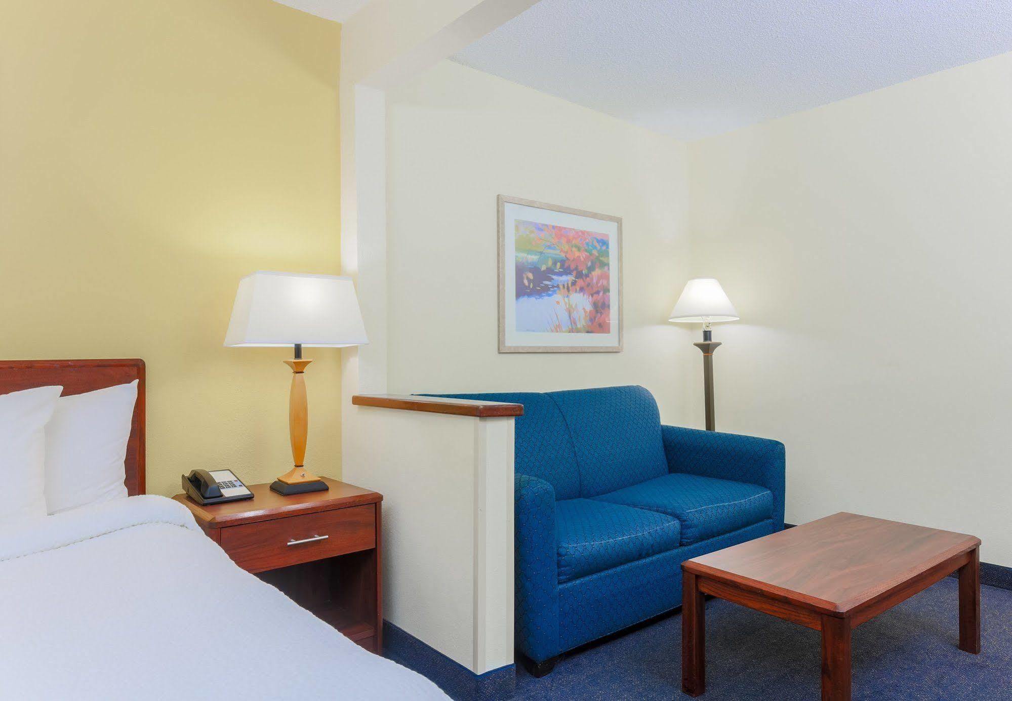 Fairfield Inn By Marriott Warren Niles Экстерьер фото