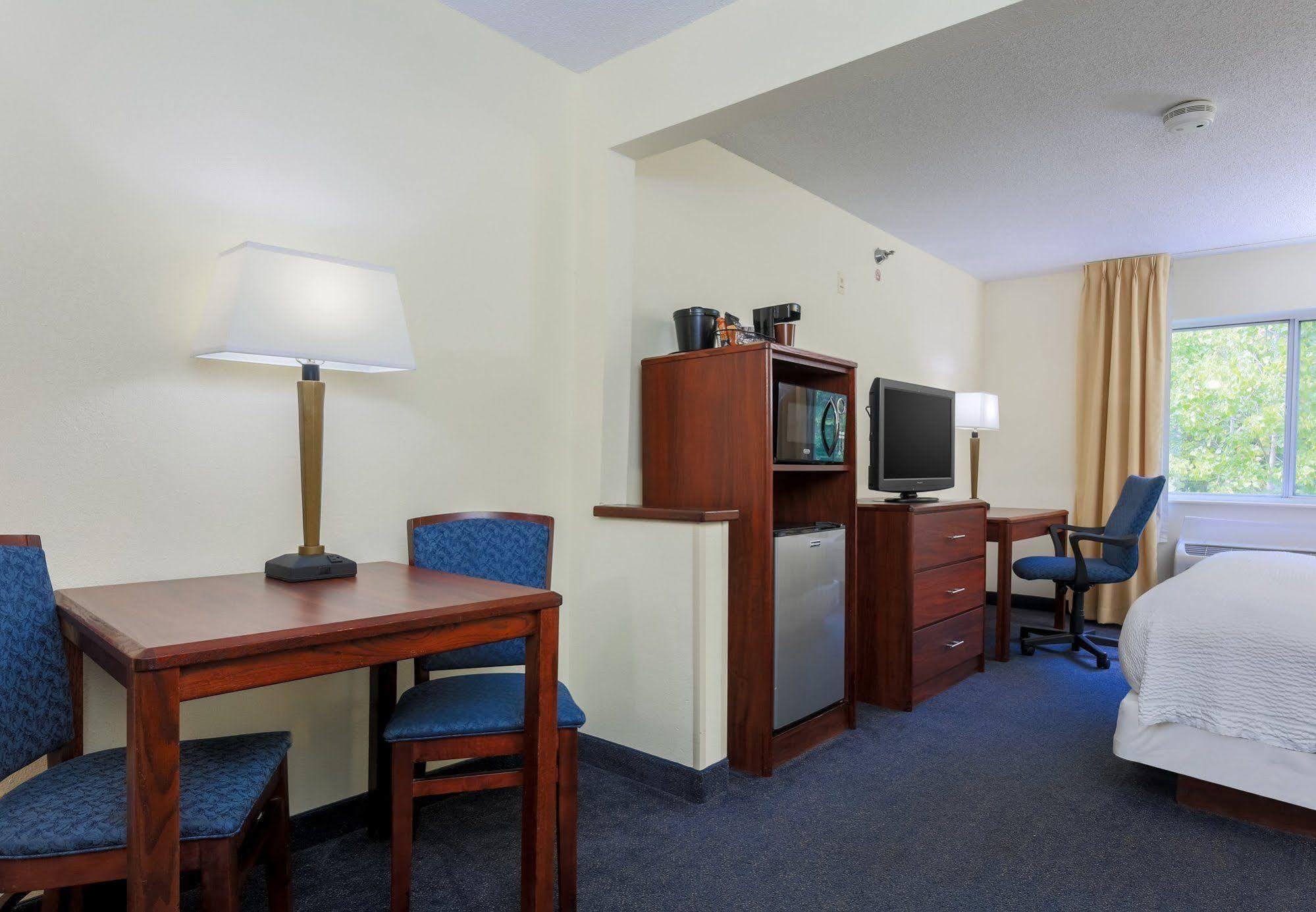Fairfield Inn By Marriott Warren Niles Экстерьер фото
